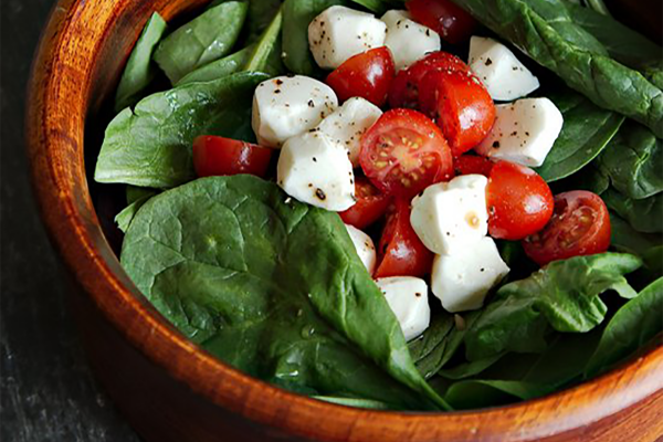 spinach with tomato and feta cheese